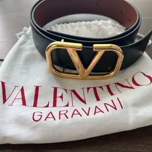 VALENTINO REVERSIBLE VLOGO SIGNATURE BELT IN CALFSKIN 40 MM - Size 85.  Worn x1